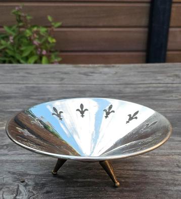 UFO achtige schaal Alessi lookalike? beschikbaar voor biedingen