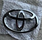 Toyota aygo voorbumper embleem origineel / mk2 14+, Nieuw, Ophalen of Verzenden, Toyota