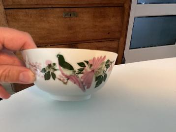 Oud Chinees kommetje met vogel beschikbaar voor biedingen