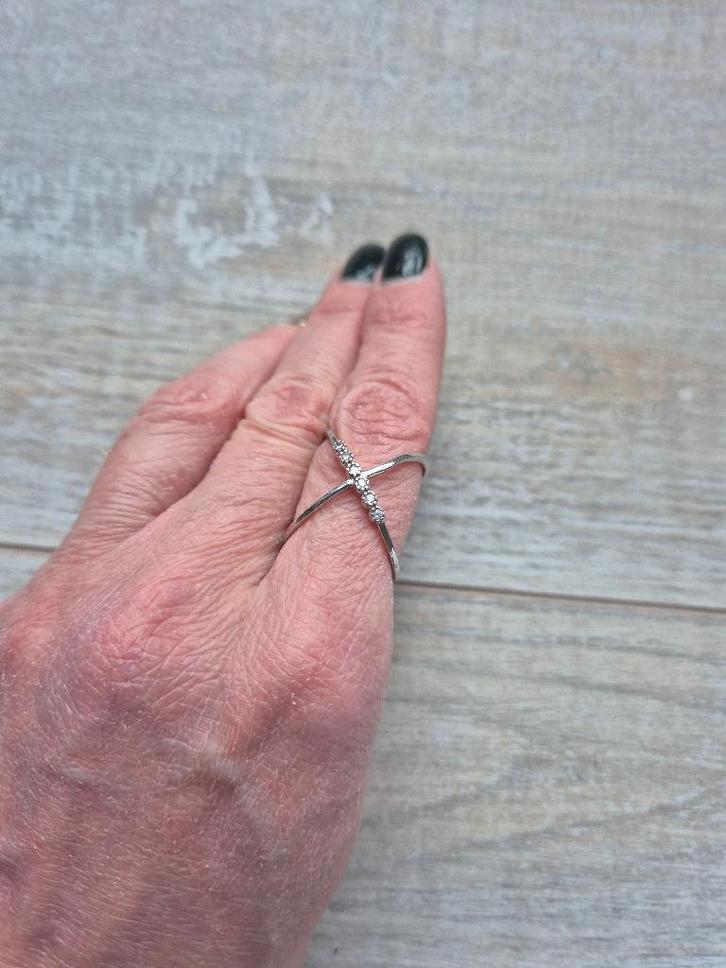 925 Zilveren Criss Cross Ring, Sieraden, Tassen en Uiterlijk, Ringen, Zo goed als nieuw, Dame, 17 tot 18, Zilver, Zilver, Met strass
