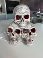 Drie schedels Halloween decoratie met licht en rookeffecten, Huis en Inrichting, Ophalen of Verzenden, Zo goed als nieuw