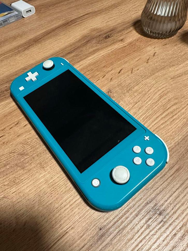 Nintendo Switch Lite + 2 Games, Spelcomputers en Games, Spelcomputers | Nintendo Switch, Gebruikt, Met 1 controller, Met games