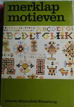 MERKLAPPEN en BORDUREN * Nog 3 Stuks *, Boeken, Verzenden, Zo goed als nieuw, Borduren en Naaien, Meerdere auteurs