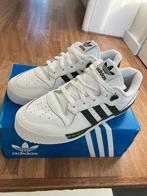 Adidas rivalry low 41 1/3, Wit, Nieuw, Ophalen of Verzenden, Sneakers of Gympen