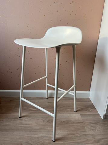 2 Barkrukken Form (staal wit) - Normann Copenhagen beschikbaar voor biedingen