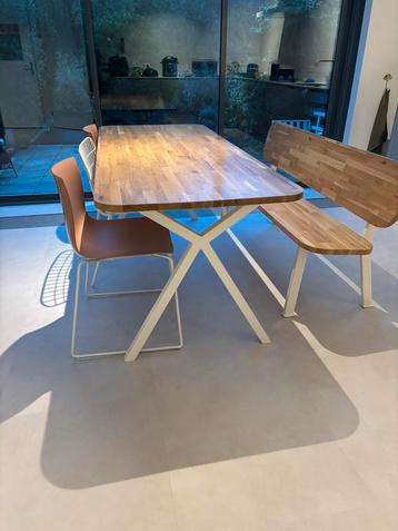 Tafel en eetbankje