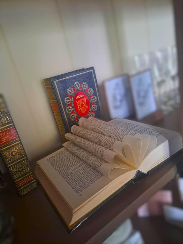 Decoratieve oude LEKTURAMA boeken per stuk of serie, Antiek en Kunst, Antiek | Boeken en Bijbels, Ophalen