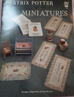 BORDUUR BOOK 598 BEATRIX POTTER MINIATURES, Hobby en Vrije tijd, Borduren en Borduurmachines, Verzenden, Zo goed als nieuw, Handborduren