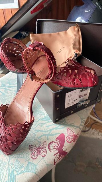 Alaïa bordeauxrode sandaal met enkelband maat 39 beschikbaar voor biedingen