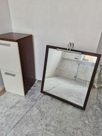 Badkamerkastje met bijpassende spiegel met verlichting beschikbaar voor biedingen