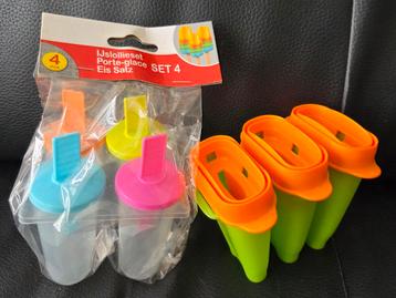 2 Ijslolliesets; 4 stuks plastic 3 stuks Tupperware  beschikbaar voor biedingen
