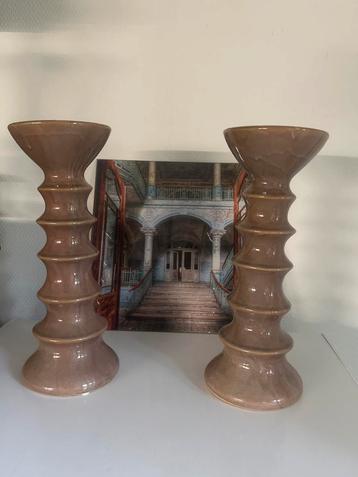 2 Bruine Kandelaars beschikbaar voor biedingen