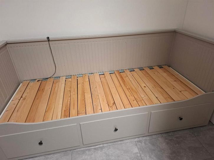 Ikea hemnes bed, Huis en Inrichting, Slaapkamer | Bedden, Gebruikt, Eenpersoons, 80 cm, 200 cm, Hout, Grijs, Ophalen