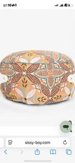 GEZOCHT: Poef Sissy boy, Huis en Inrichting, Banken | Voetenbanken en Poefen, Ophalen of Verzenden, Rond, Minder dan 50 cm