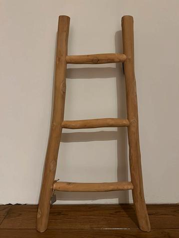 Houten decoratieve ladder beschikbaar voor biedingen