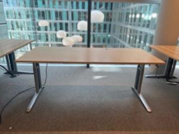 Bureau met slinger en kabelgoot 180x80xH62-84 cm, 19 stuks - afbeelding 1