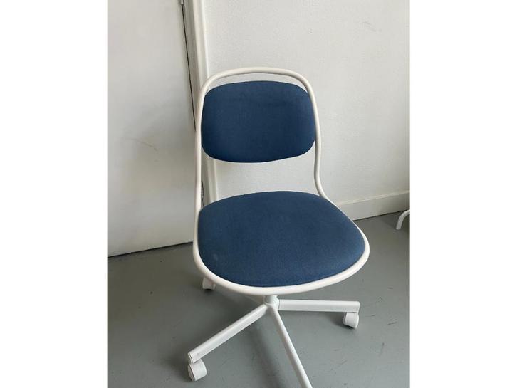 Witte bureaustoel met blauwe zitting, Huis en Inrichting, Stoelen, Gebruikt, Eén, Wit, Ophalen