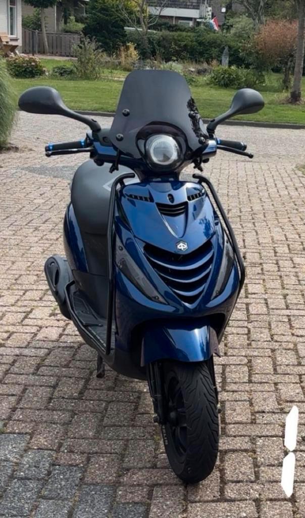 Piaggio zip 50cc, Fietsen en Brommers, Scooters | Piaggio, Zo goed als nieuw, Zip, Benzine, Ophalen