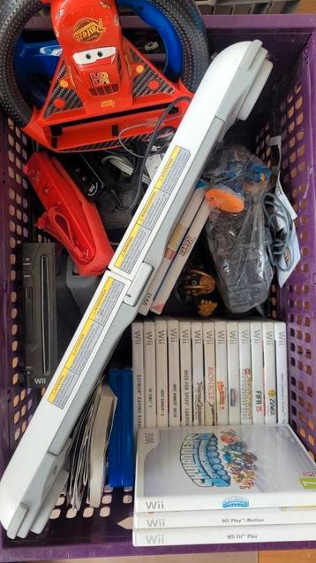 Wii met balance board controllers 18 games en skylanders beschikbaar voor biedingen