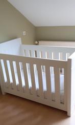 Baby/peuterledikant, Kinderen en Baby's, Kinderkamer | Bedden, Ophalen, Zo goed als nieuw, Minder dan 140 cm, Matras