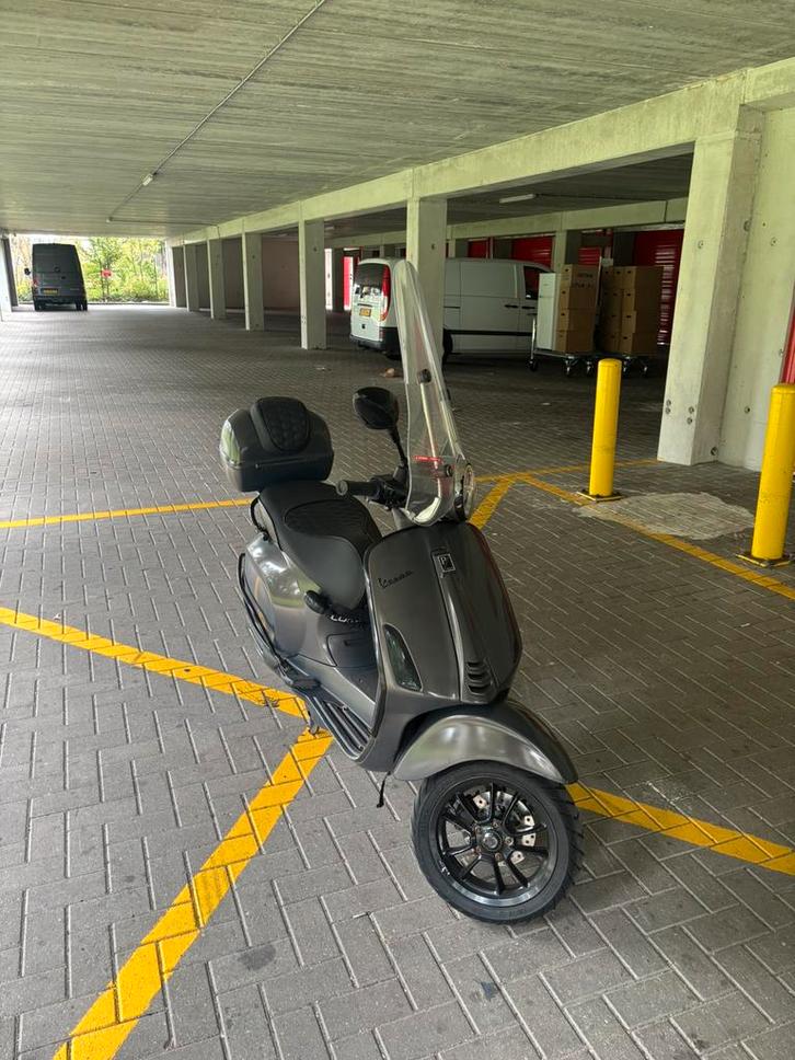Vespa sprint full option, Fietsen en Brommers, Overige Fietsen en Brommers, Zo goed als nieuw, Ophalen of Verzenden