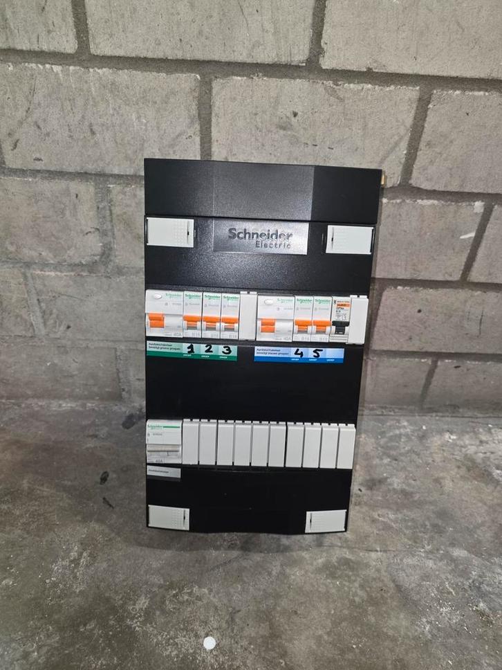 Schneider Groepenkast lang, Hobby en Vrije tijd, Elektronica-componenten, Gebruikt, Ophalen of Verzenden