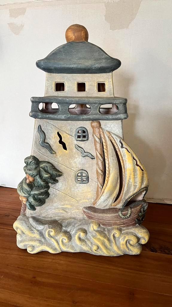 Terracotta windlichten- schip/ vuurtoren, Huis en Inrichting, Woonaccessoires | Kandelaars en Kaarsen, Zo goed als nieuw, 25 tot 50 cm