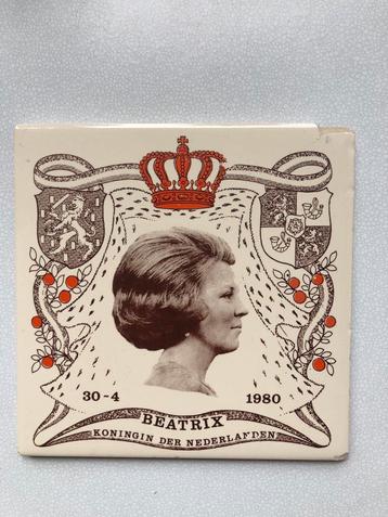 Herinneringstegel Kroning Koningin Beatrix 1980 .  beschikbaar voor biedingen