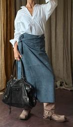 Prachtige lange suede leren wikkelrok vib jeansblue 36 38, Kleding | Dames, Rokken, Ophalen of Verzenden, Nieuw, Onder de knie