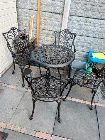 Mooie tuinset  beschikbaar voor biedingen