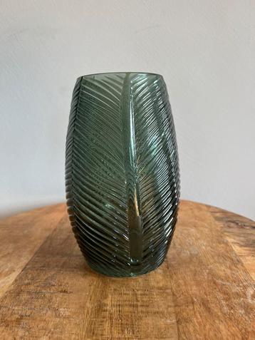 PTMD Vaasje – Groen Glas met Bladstructuur beschikbaar voor biedingen