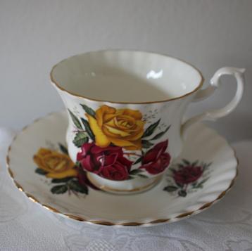 kop en schotel Finest Bone China Dorchester Made in England beschikbaar voor biedingen