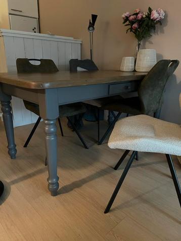 Grenenhouten Eettafel beschikbaar voor biedingen