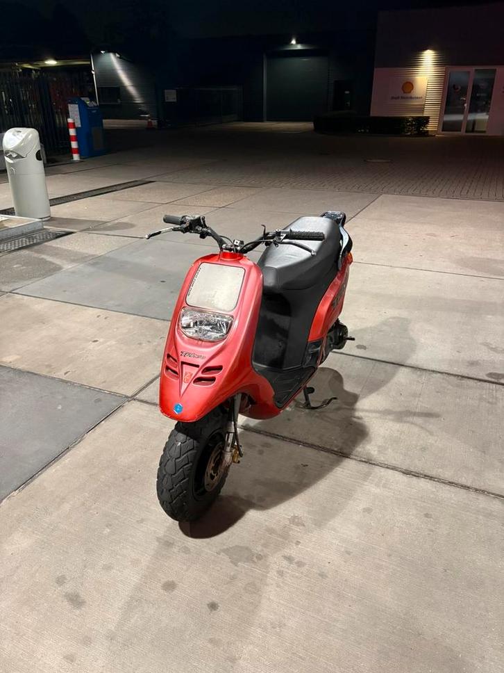 Piaggio typhoon 70cc 2t, Fietsen en Brommers, Scooters | Piaggio, Zo goed als nieuw, Overige modellen, Maximaal 45 km/u, Tweetakt