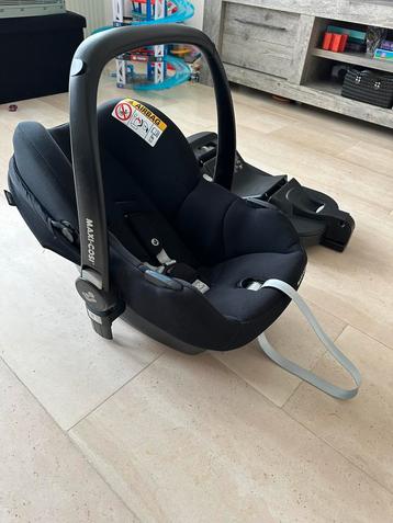 Maxi Cosi Cabriofix zwart  beschikbaar voor biedingen