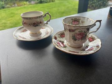 2 prachtige oude kopjes en schoteltjes Elizabethan / Queens beschikbaar voor biedingen
