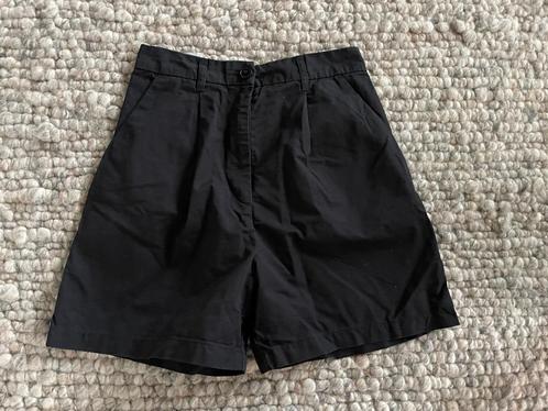 Grote kastopruiming Bermuda MONKI zwart maat 38, Kleding | Dames, Broeken en Pantalons, Zo goed als nieuw, Maat 38/40 (M), Zwart