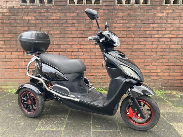 GEEN RIJBEWIJS ? NIET NODIG MET DEZE STOERE IVA T3 !, Fietsen en Brommers, Scooters | Overige merken, Zo goed als nieuw, Elektrisch