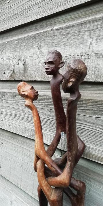 Afrikaans houten beeldhouwwerk beschikbaar voor biedingen