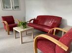 Stijlvolle rode leren bank met bijpassende fauteuils, Huis en Inrichting, Ophalen, Gebruikt, 150 tot 200 cm, Tweepersoons