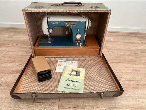 Mooie vintage VERTEX zig-zag naaimachine in koffer - jaren60, Antiek en Kunst, Antiek | Naaimachines, Ophalen