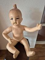 Leuke oude kinder etalagepop in zitpositie, Ophalen of Verzenden, Gebruikt