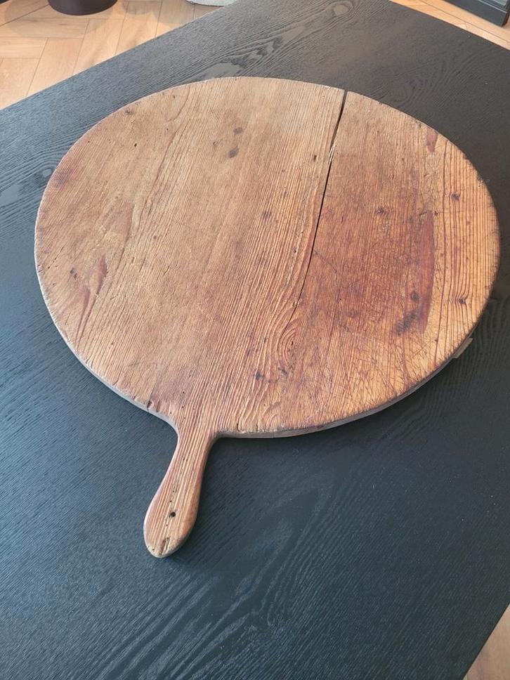 Oude houten grote ronde plank met handvat., Antiek en Kunst, Curiosa en Brocante, Ophalen of Verzenden