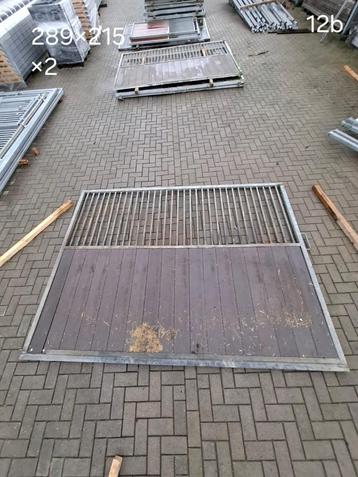 Paardenstal 2x tussenwand boven tralies | Hardhout |Gebruikt