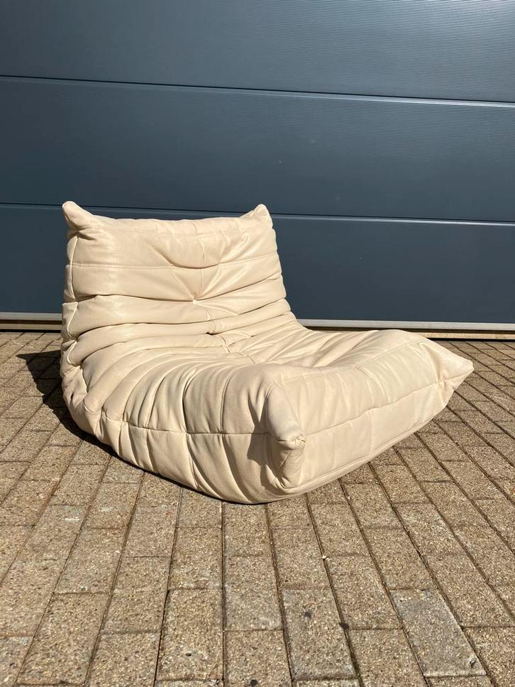 100% authentieke Ligne Roset Togo 1z in Beige ZGAN!!, Huis en Inrichting, Fauteuils, Zo goed als nieuw, Ophalen of Verzenden