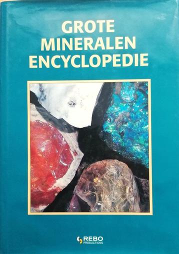 Grote mineralen encyclopedie beschikbaar voor biedingen