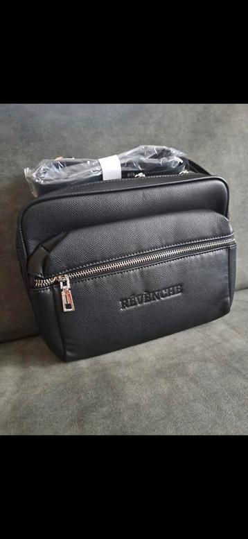 Nieuwe Révenche tas – stijlvol & compact beschikbaar voor biedingen
