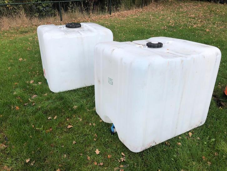 Gratis 2 witte IBC vaten (zonder krat), Tuin en Terras, Regentonnen, Gebruikt, Kunststof, 150 liter of meer, Met kraantje, Ophalen