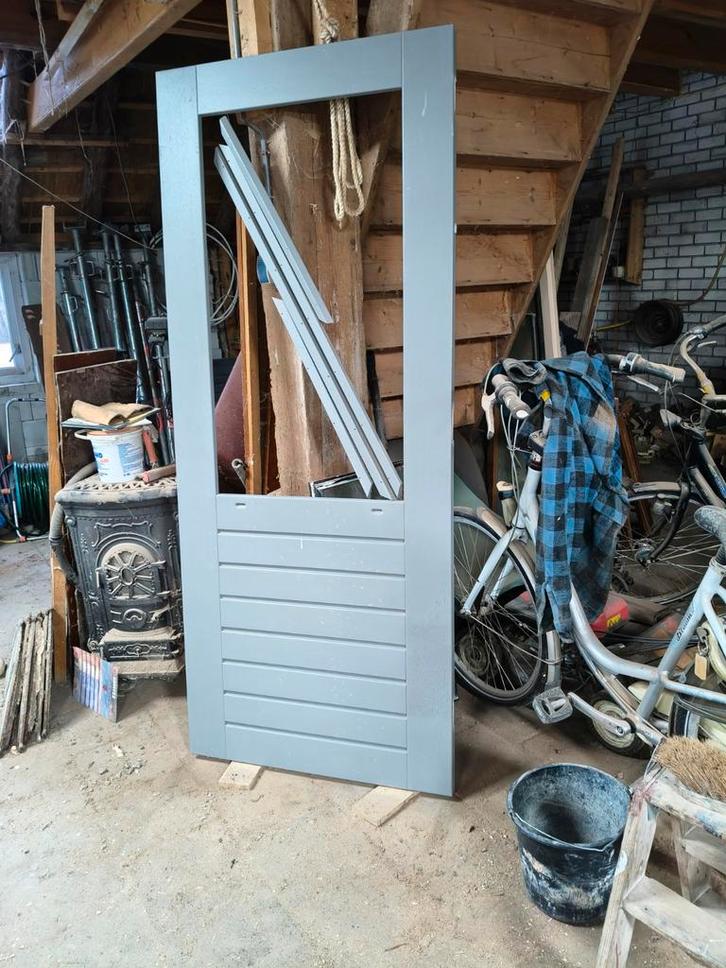 Achterdeur kan lings en rechts draaien , geen slotgat  zit e, Doe-het-zelf en Verbouw, Deuren en Horren, Nieuw, Buitendeur, 200 tot 215 cm