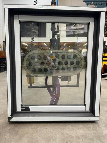 GLOEDNIEUW Kunststof kozijn, antraciet grijs houtnerf beschikbaar voor biedingen